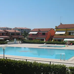 Apartment Villaggio Dei Fiori Con Piscina E Posto Incluso Italien